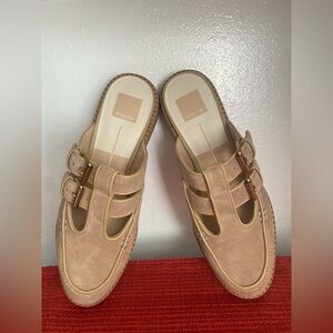 NWT-.DOLCE VITA WOMENS SUEDE TAN MULES